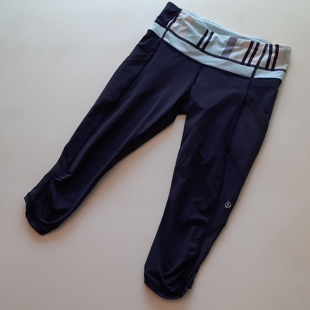 Lululemon navy blue capri leggings size 4